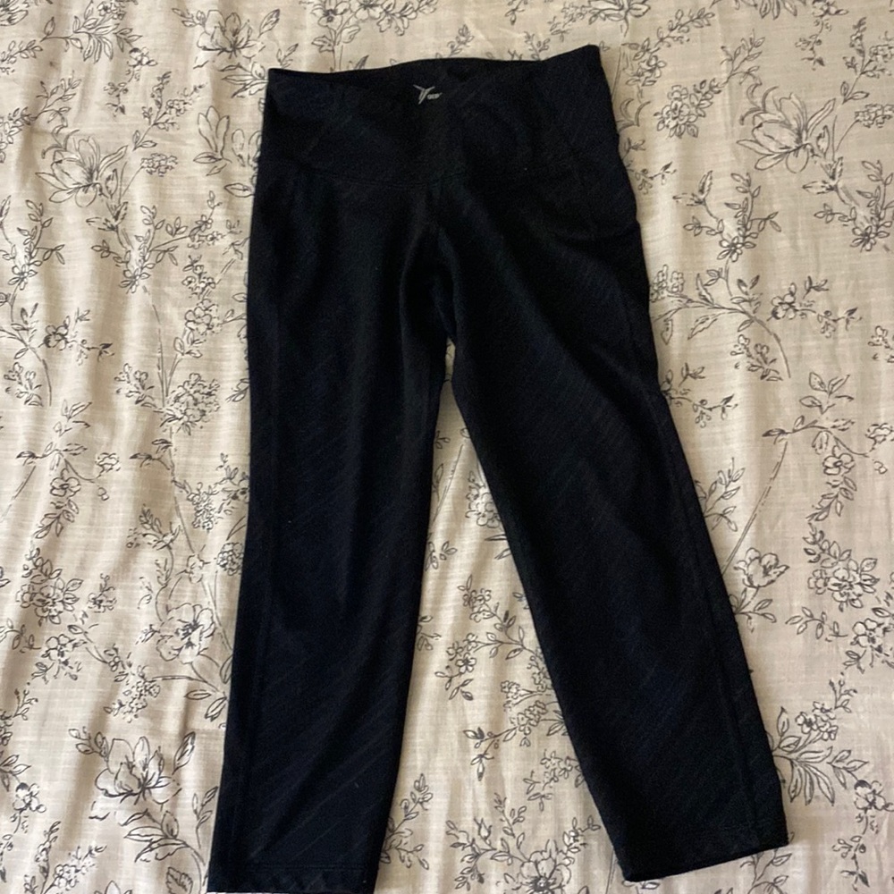 Old Navy XS cropped black leggings with faint black design throughout